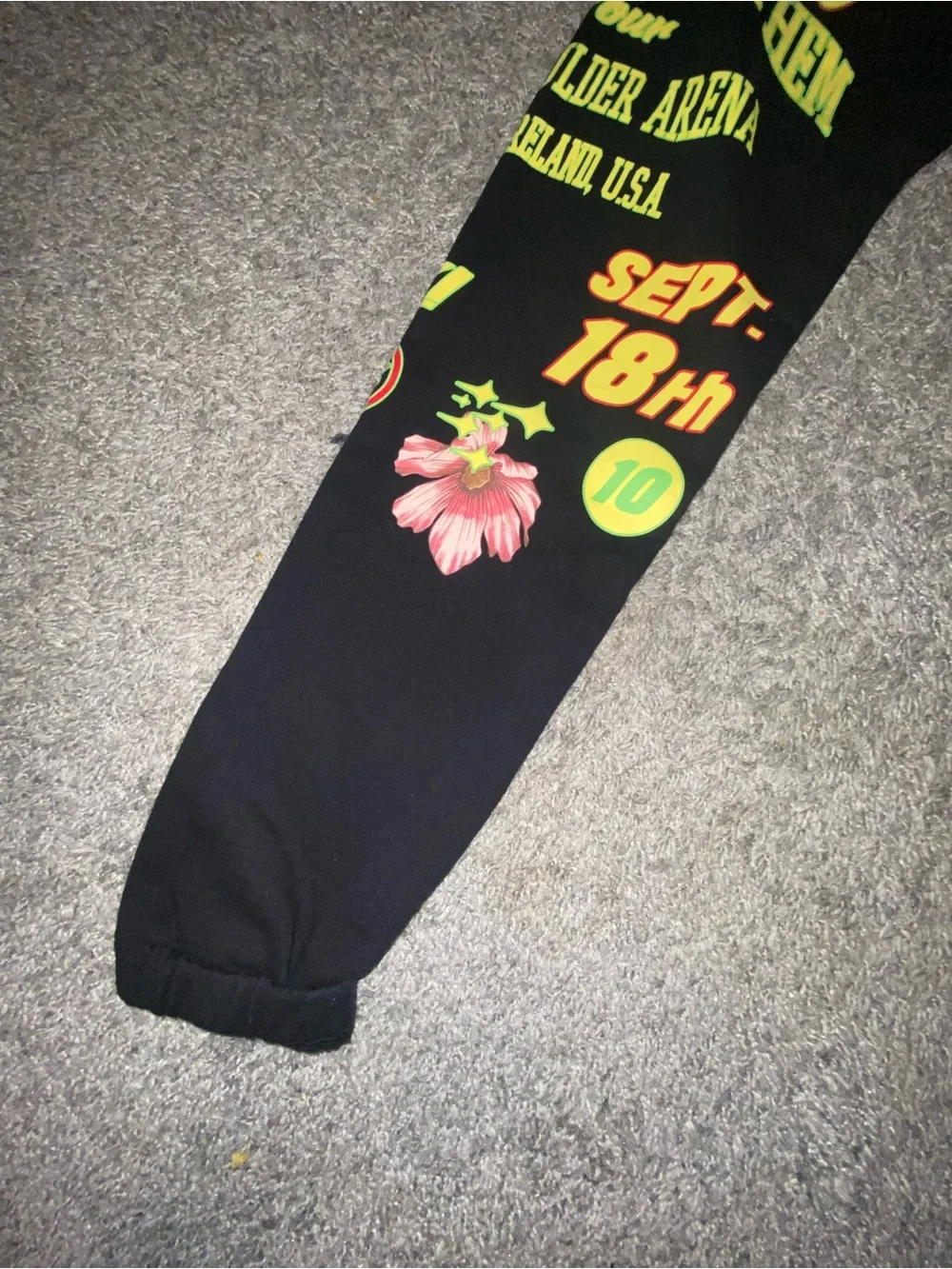 Strive P.S Row Graphic Jogger Sweatpants Black Mens Small Streetwear Wolf Print